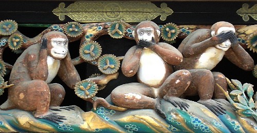 Trois singes de Wikipedia, photographe Marcus Tièschky à Nikkö Japon