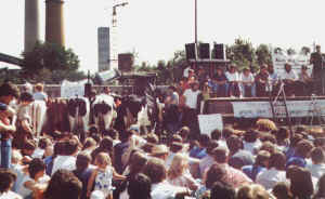 In de zomer van 1986 kwamen steeds meer mensen naar de THTR-demo's