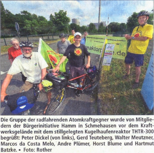 تور دوچرخه سواری به زنجیره انسانی در Tihange در بلژیک